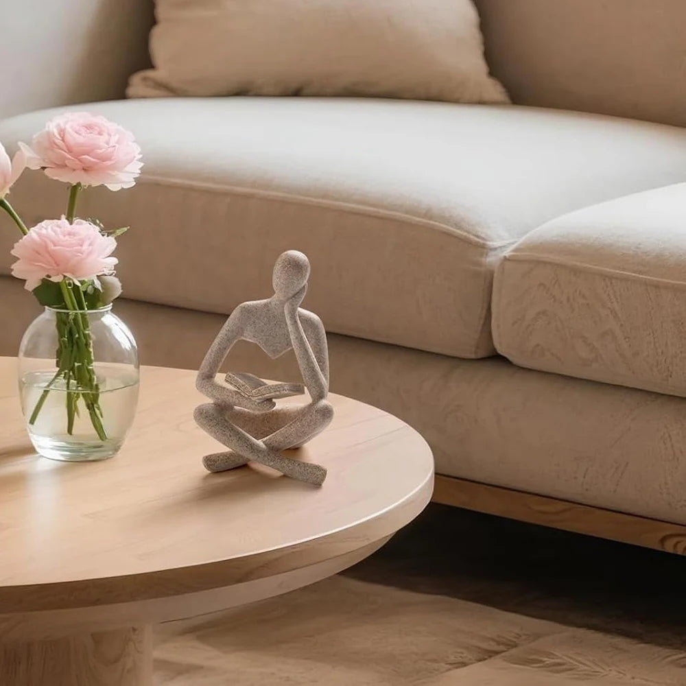 Denker-Skulptur in Off-White – moderne Regalfigur